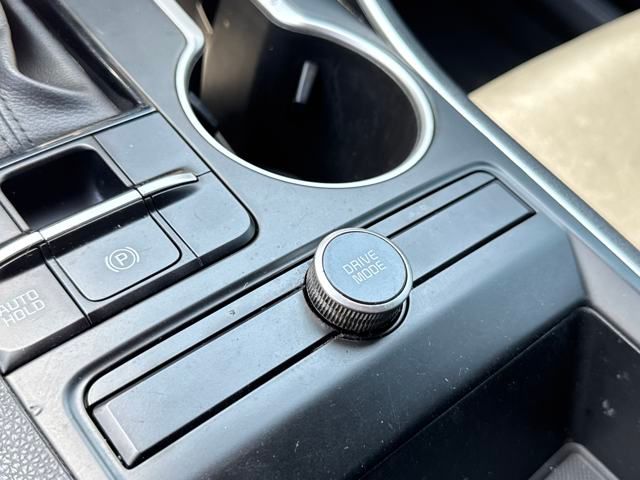 Vehicle image 24 of 25