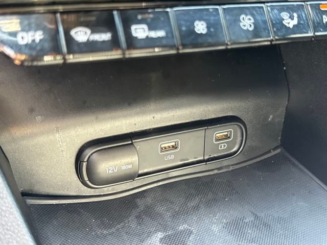 Vehicle image 23 of 25