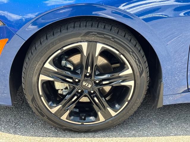 Vehicle image 10 of 25