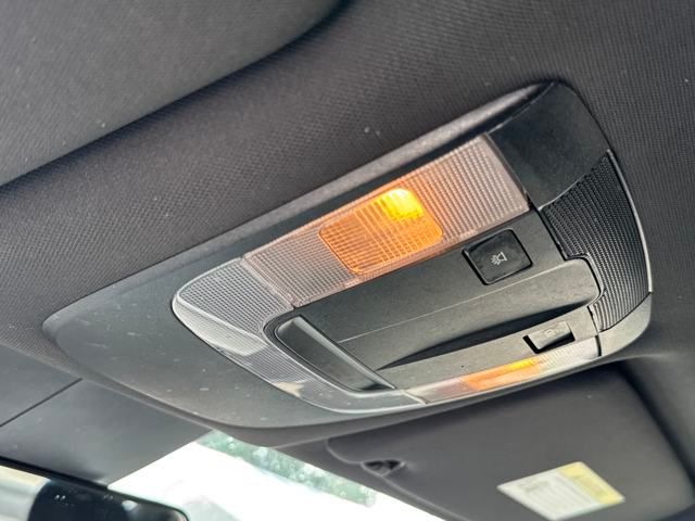 Vehicle image 22 of 25
