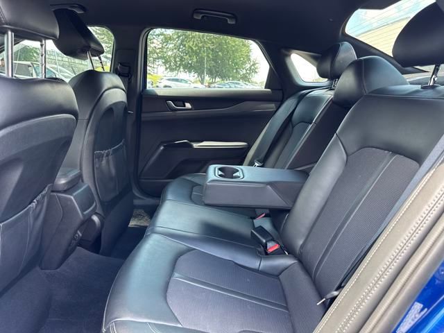 Vehicle image 13 of 25