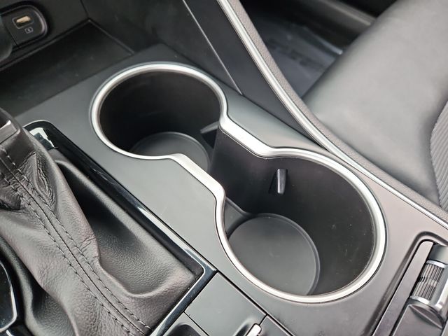 Vehicle image 25 of 35