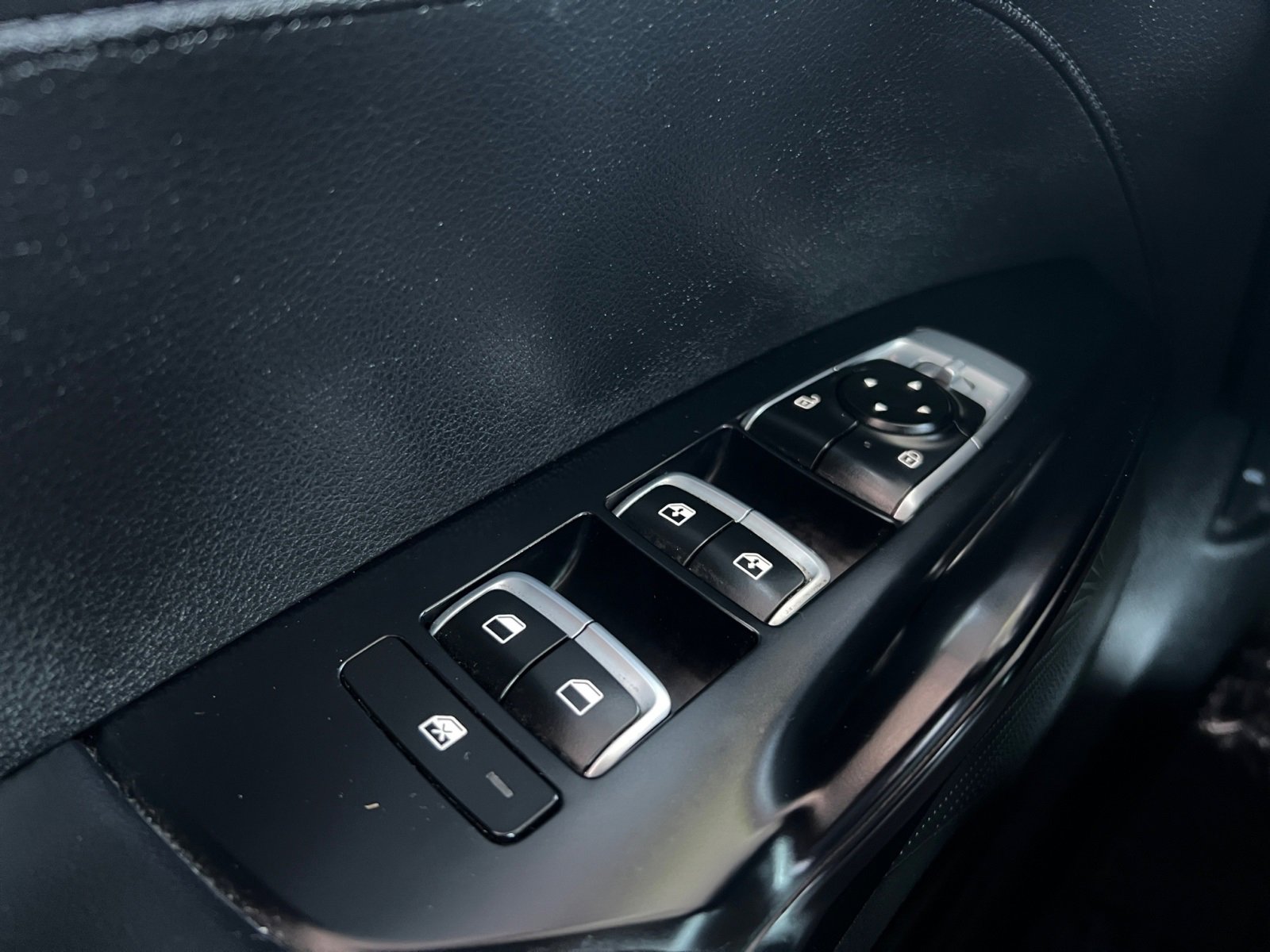 Vehicle image 19 of 21