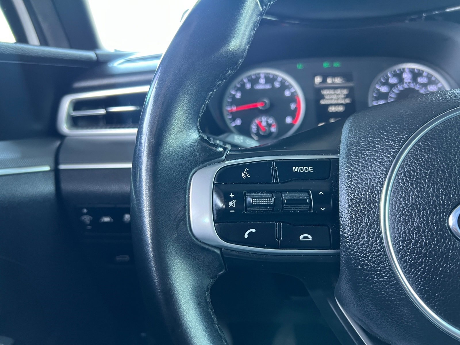 Vehicle image 17 of 21
