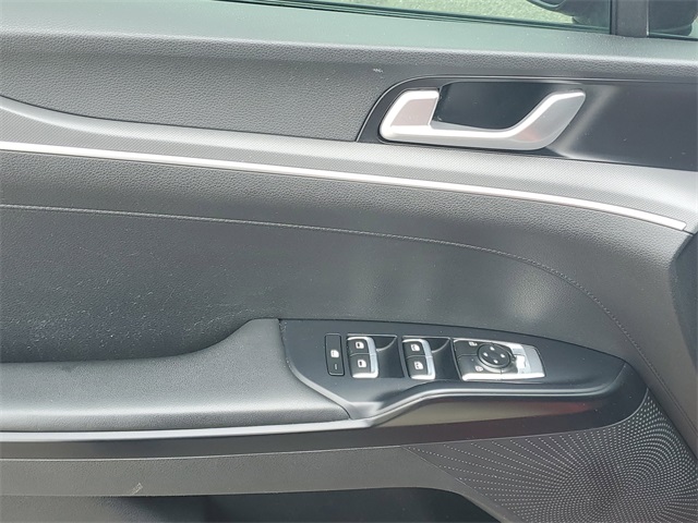 Vehicle image 15 of 30
