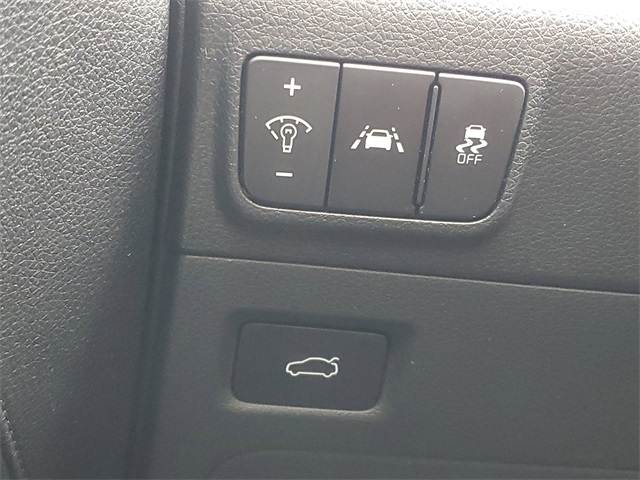 Vehicle image 19 of 30