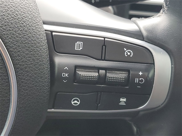 Vehicle image 23 of 30