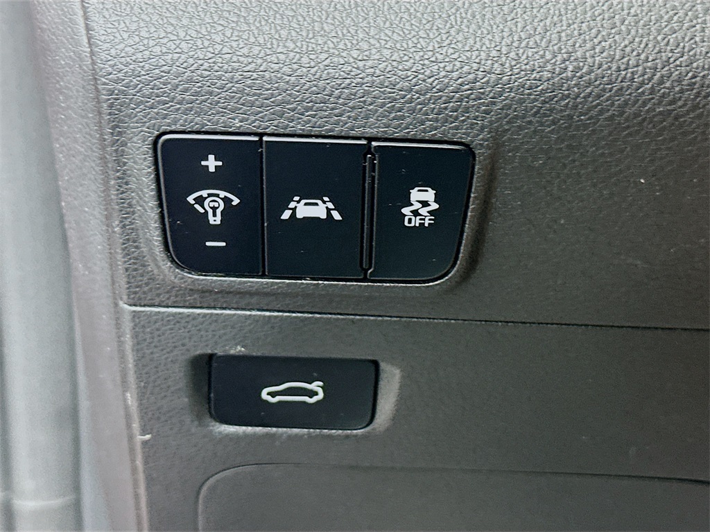 Vehicle image 10 of 30