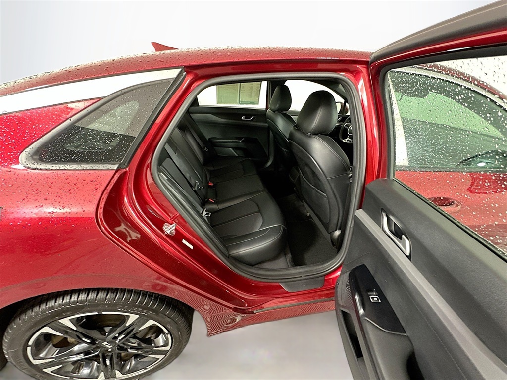 Vehicle image 24 of 30