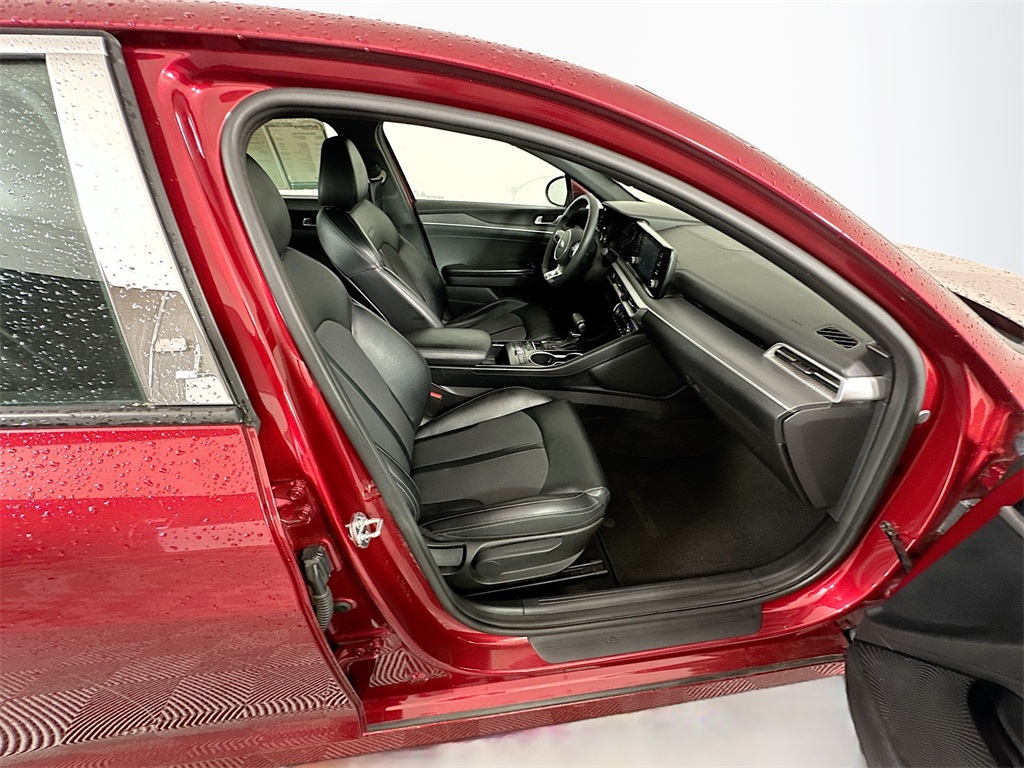 Vehicle image 25 of 30