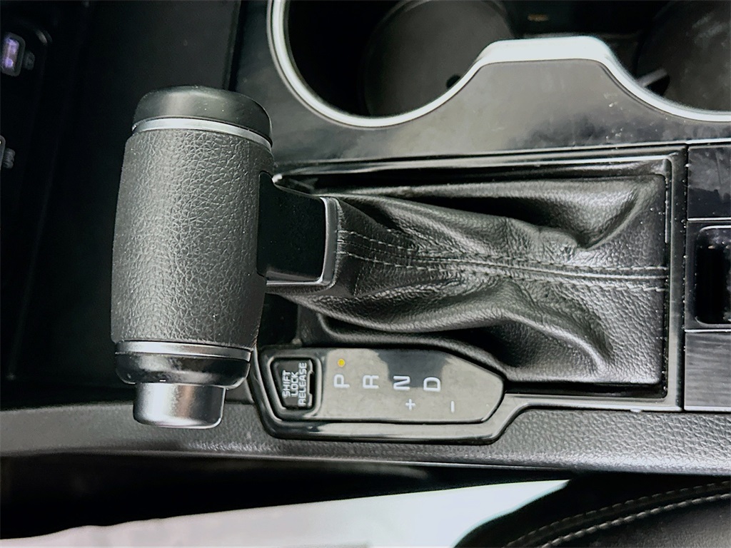 Vehicle image 16 of 30