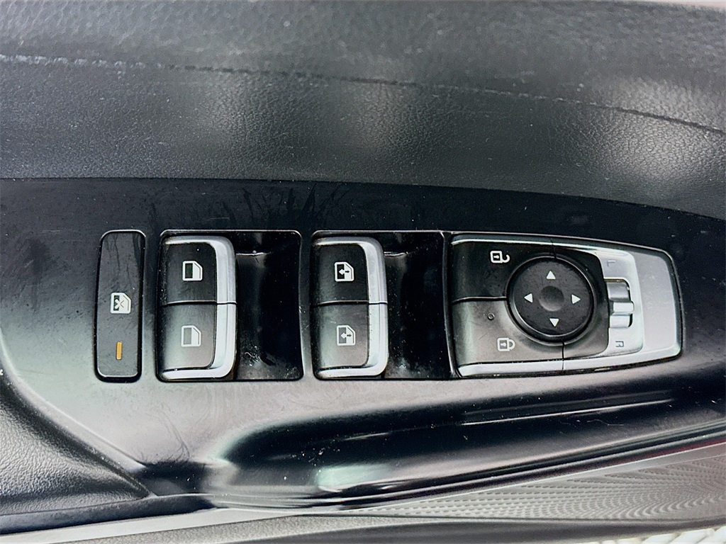 Vehicle image 17 of 30