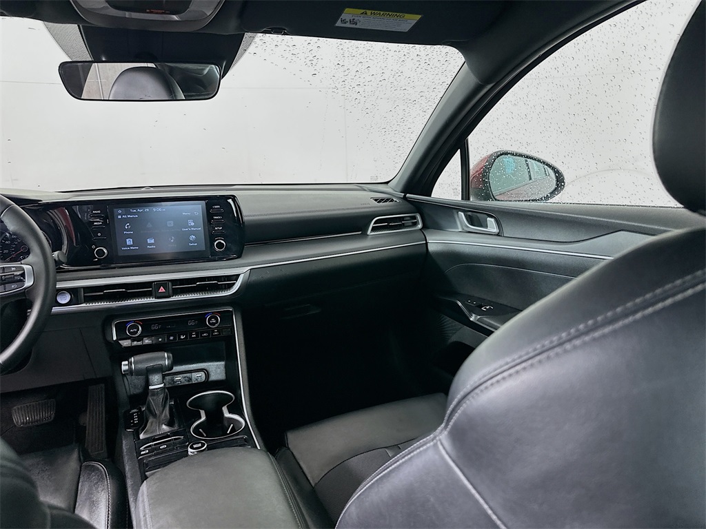 Vehicle image 21 of 30