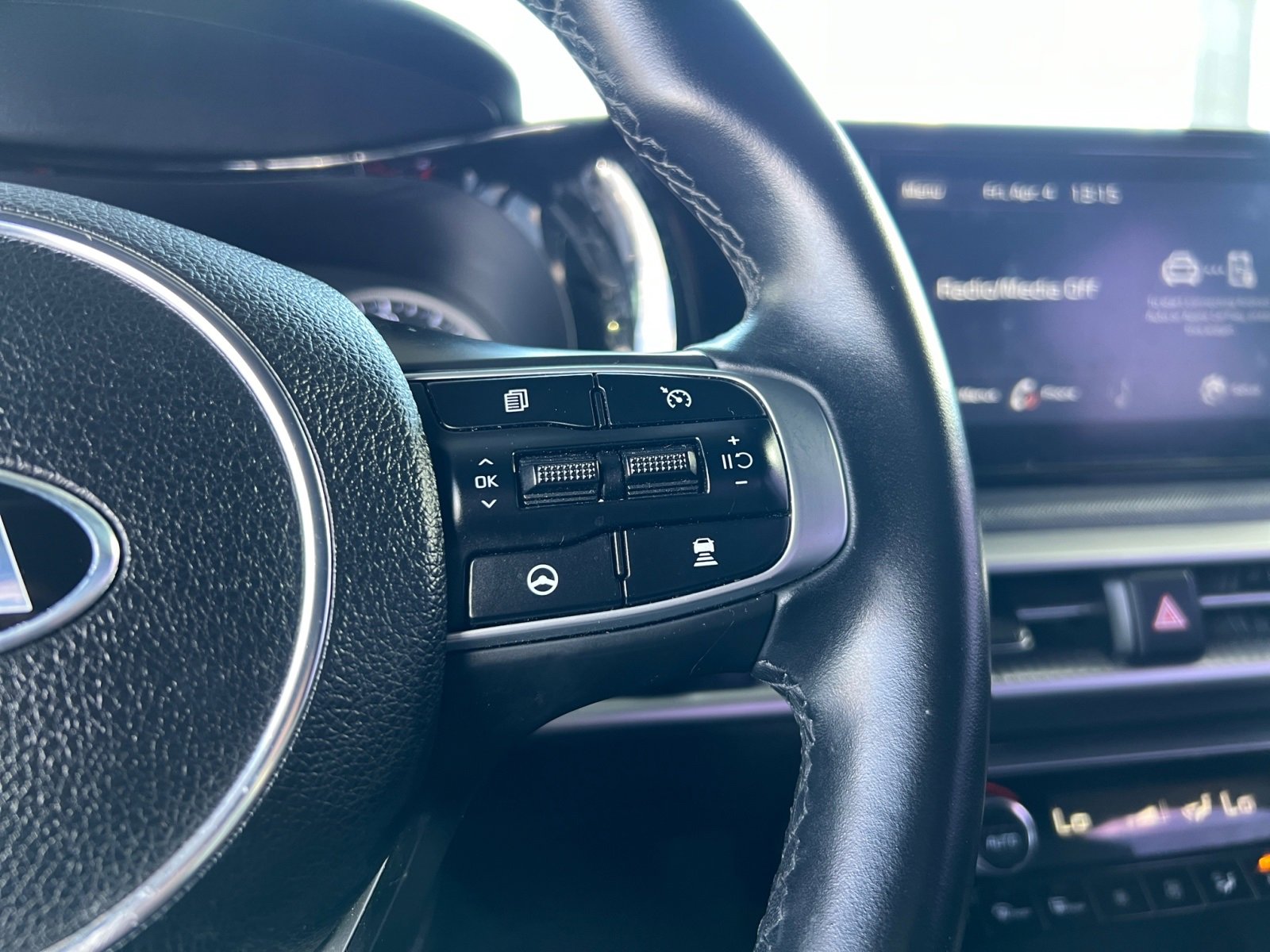 Vehicle image 17 of 19