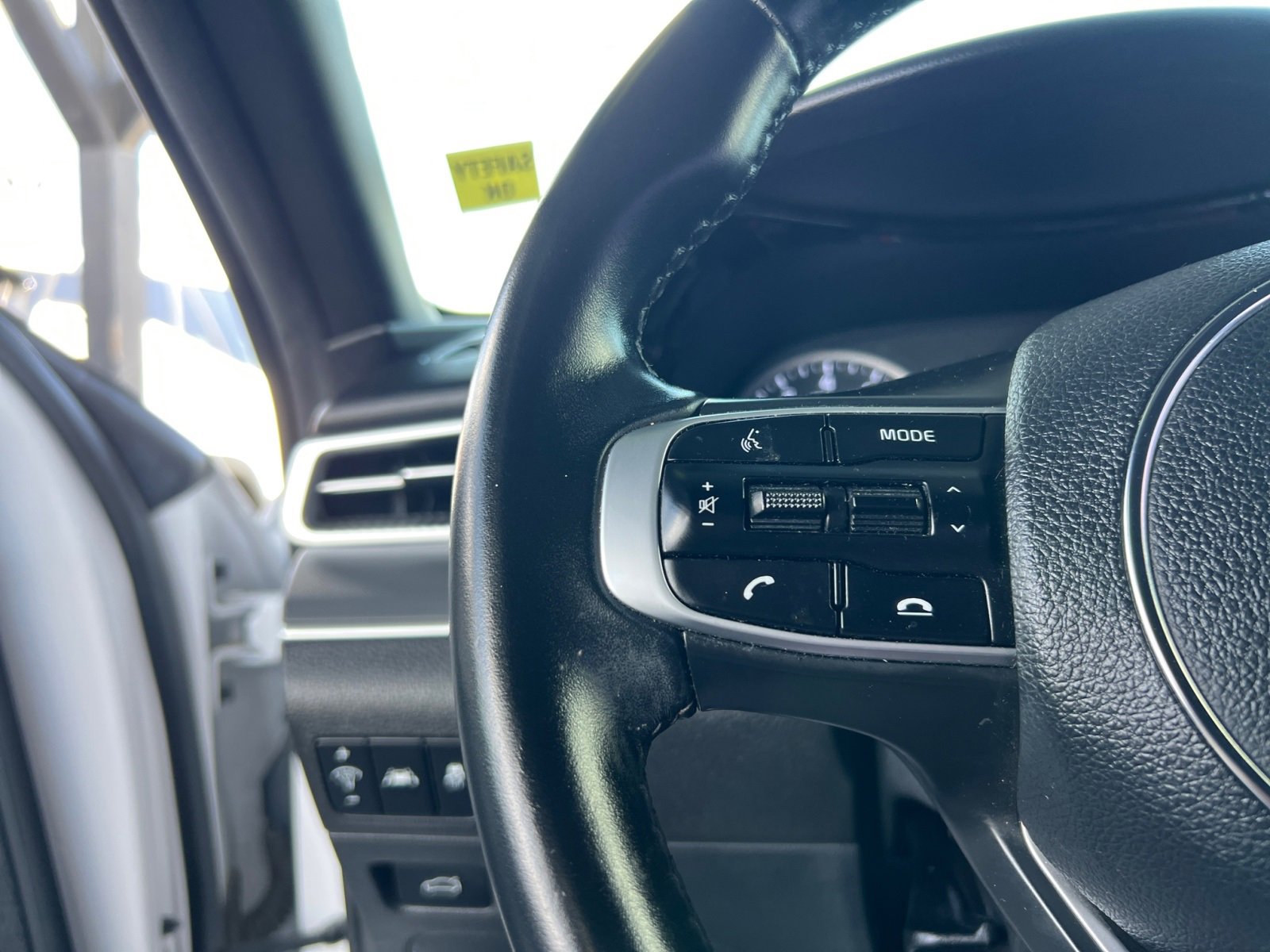 Vehicle image 18 of 19
