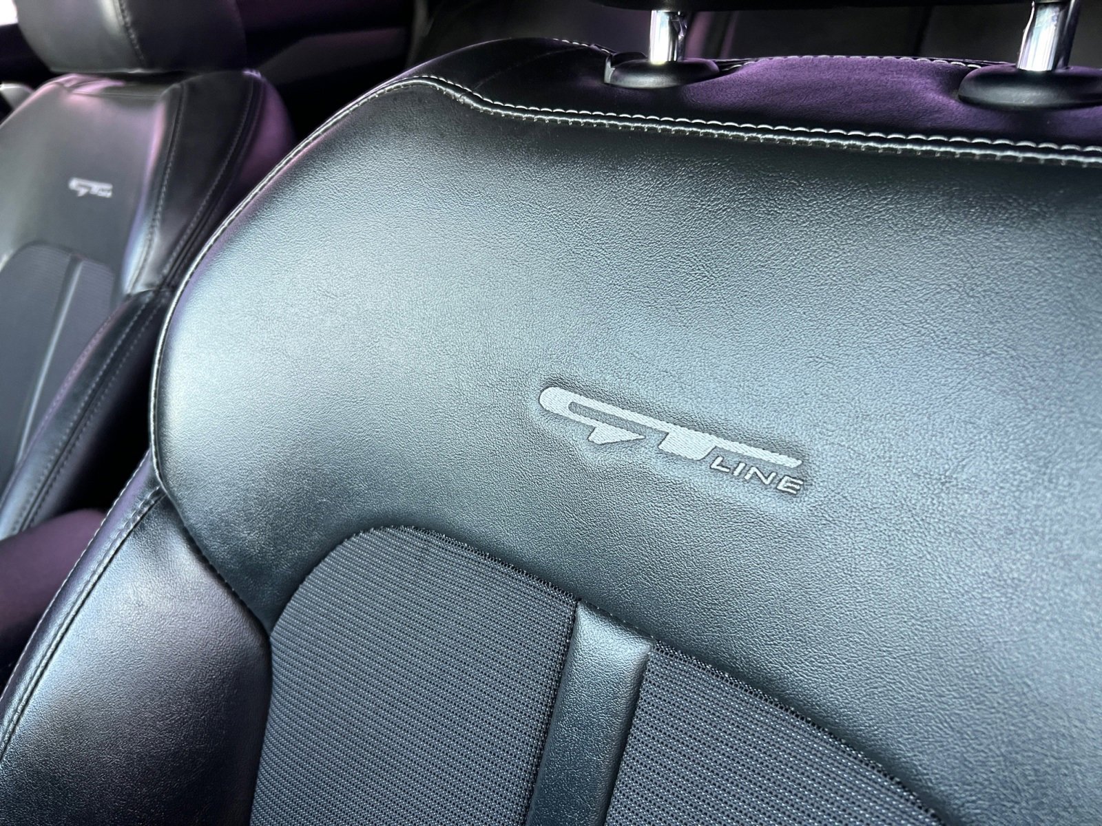 Vehicle image 11 of 19
