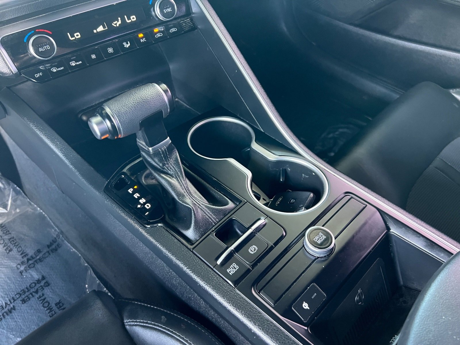 Vehicle image 14 of 19