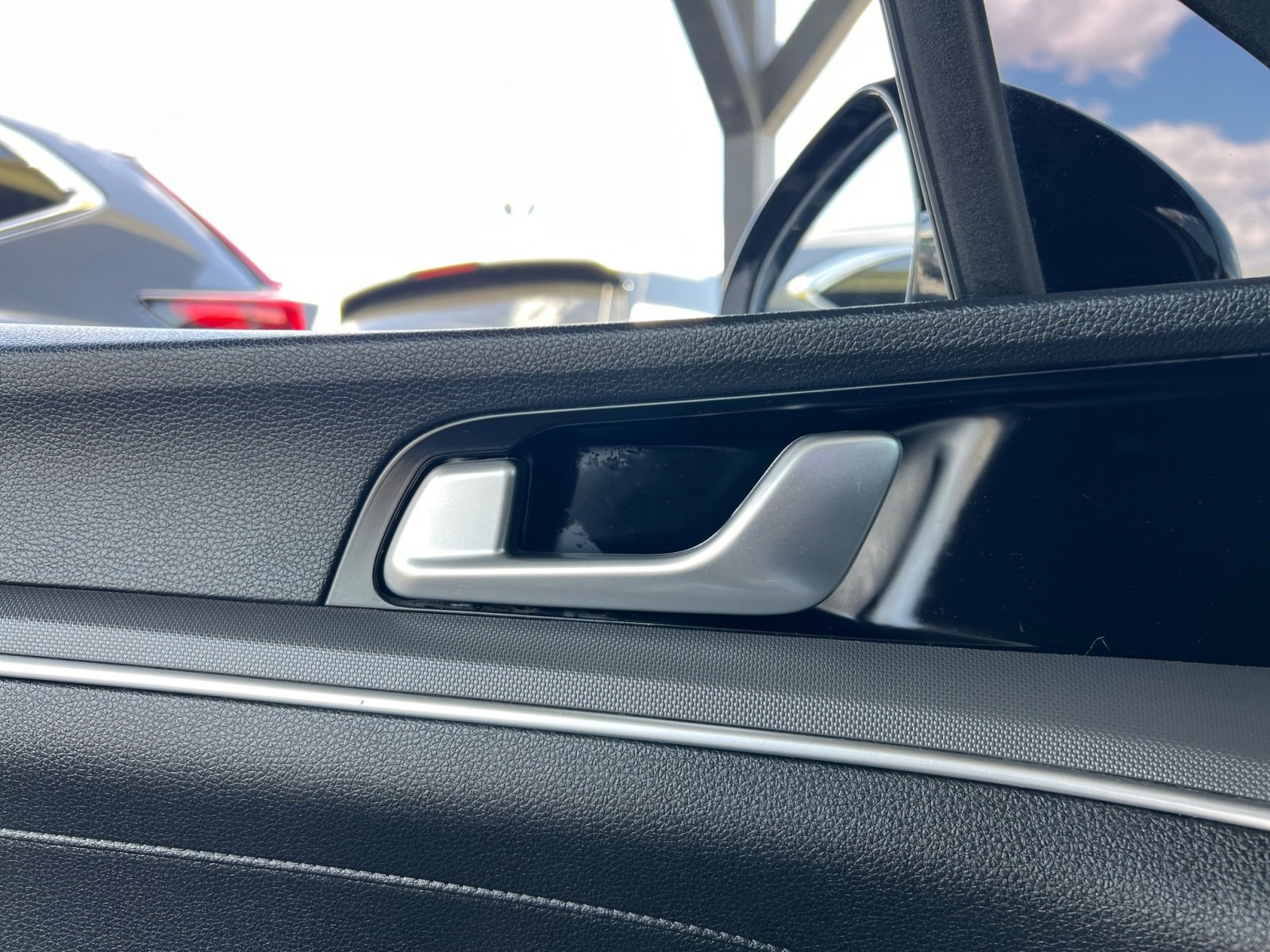 Vehicle image 16 of 19