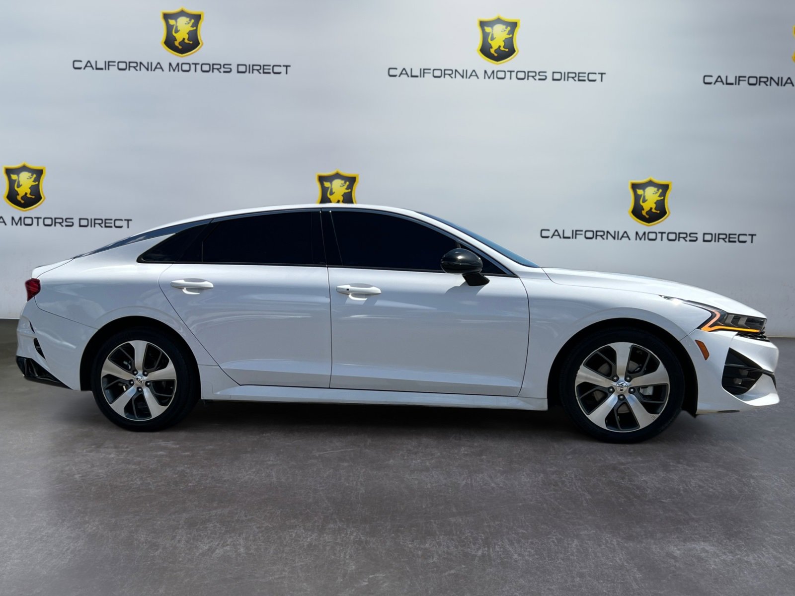 Vehicle image 7 of 19