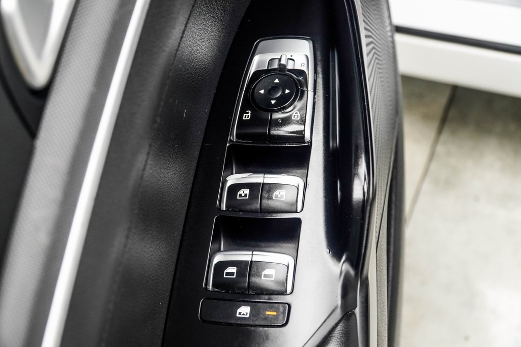 Vehicle image 31 of 38