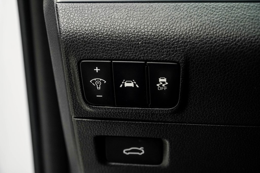 Vehicle image 27 of 38