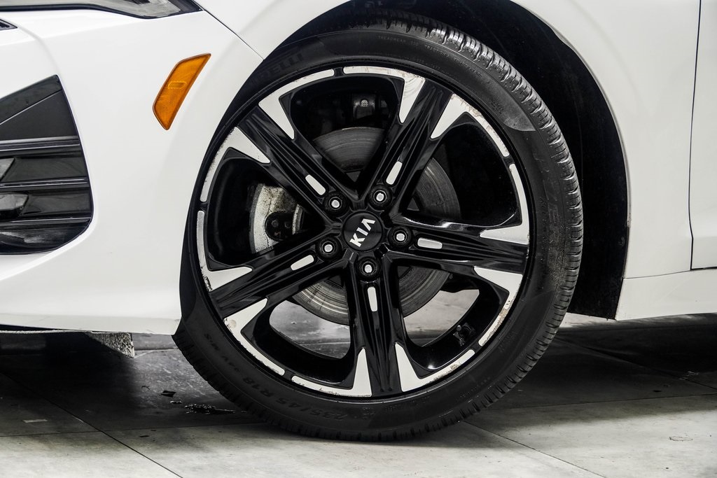 Vehicle image 11 of 38