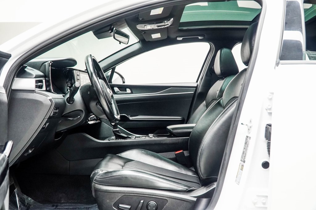 Vehicle image 33 of 38