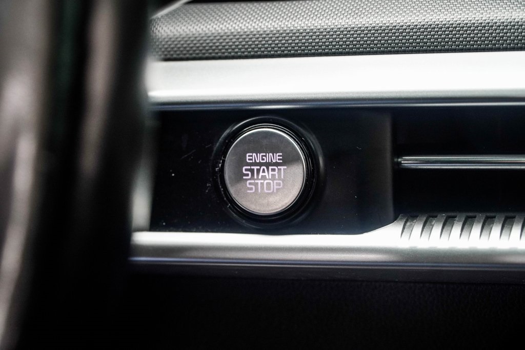 Vehicle image 21 of 38