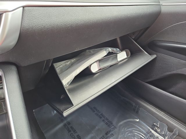 Vehicle image 19 of 34