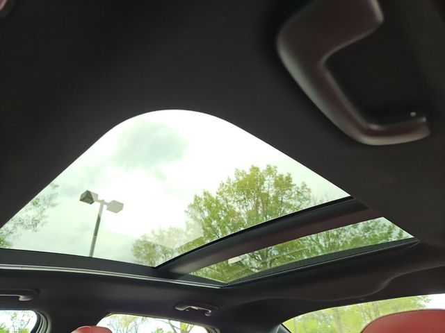 Vehicle image 18 of 34