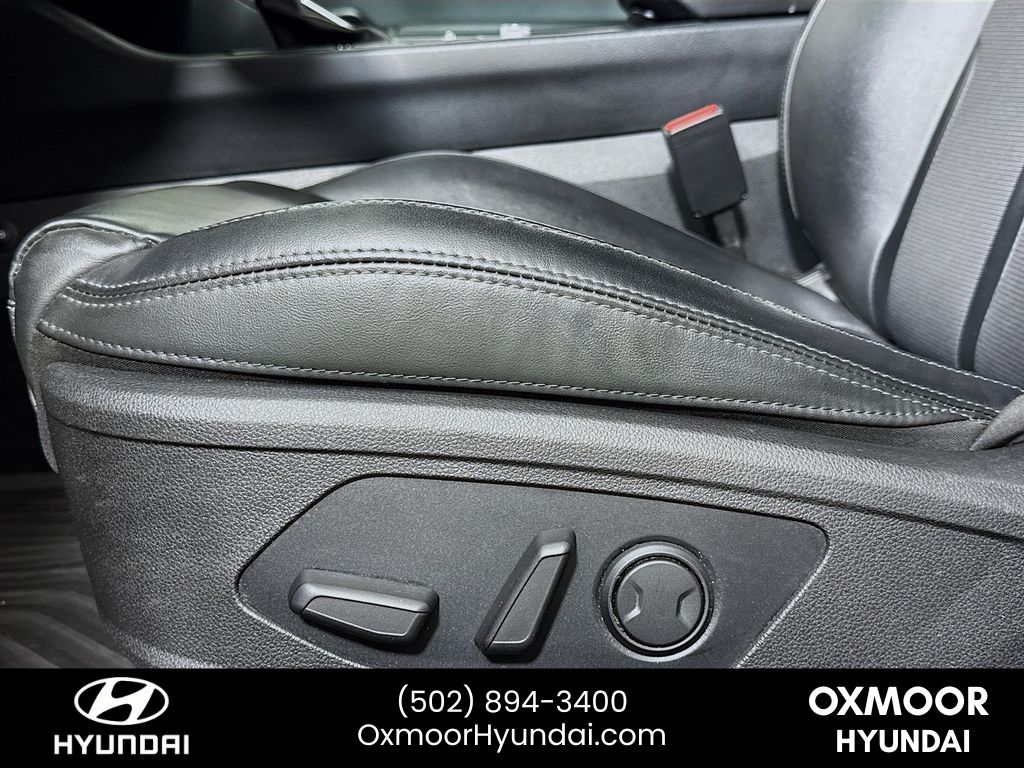 Vehicle image 18 of 38
