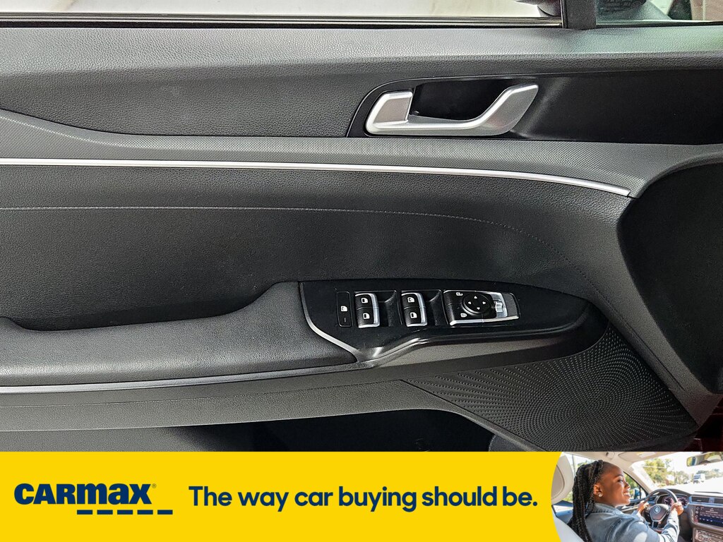 Vehicle image 23 of 27
