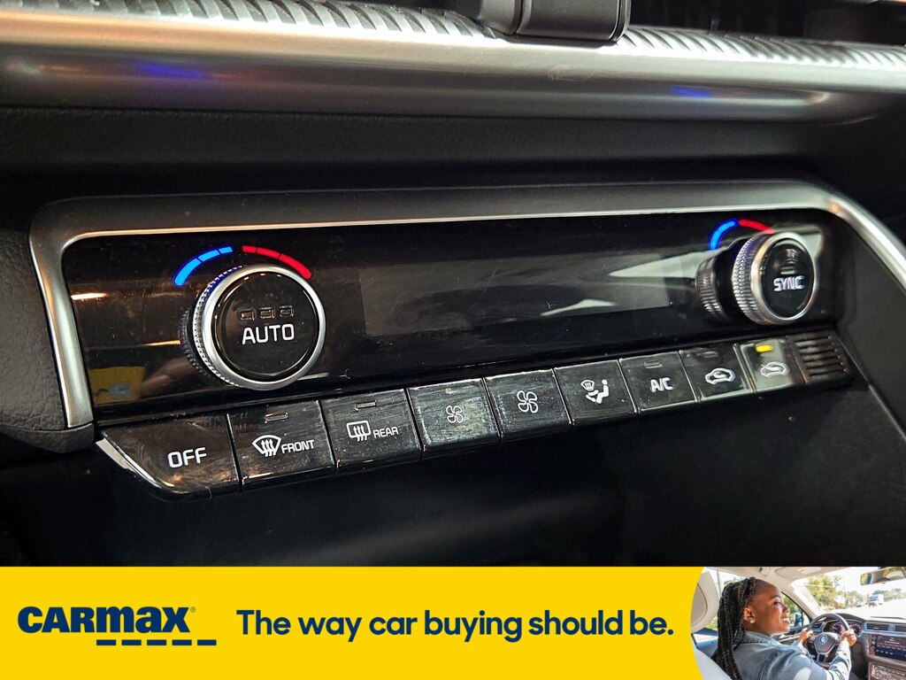 Vehicle image 21 of 27