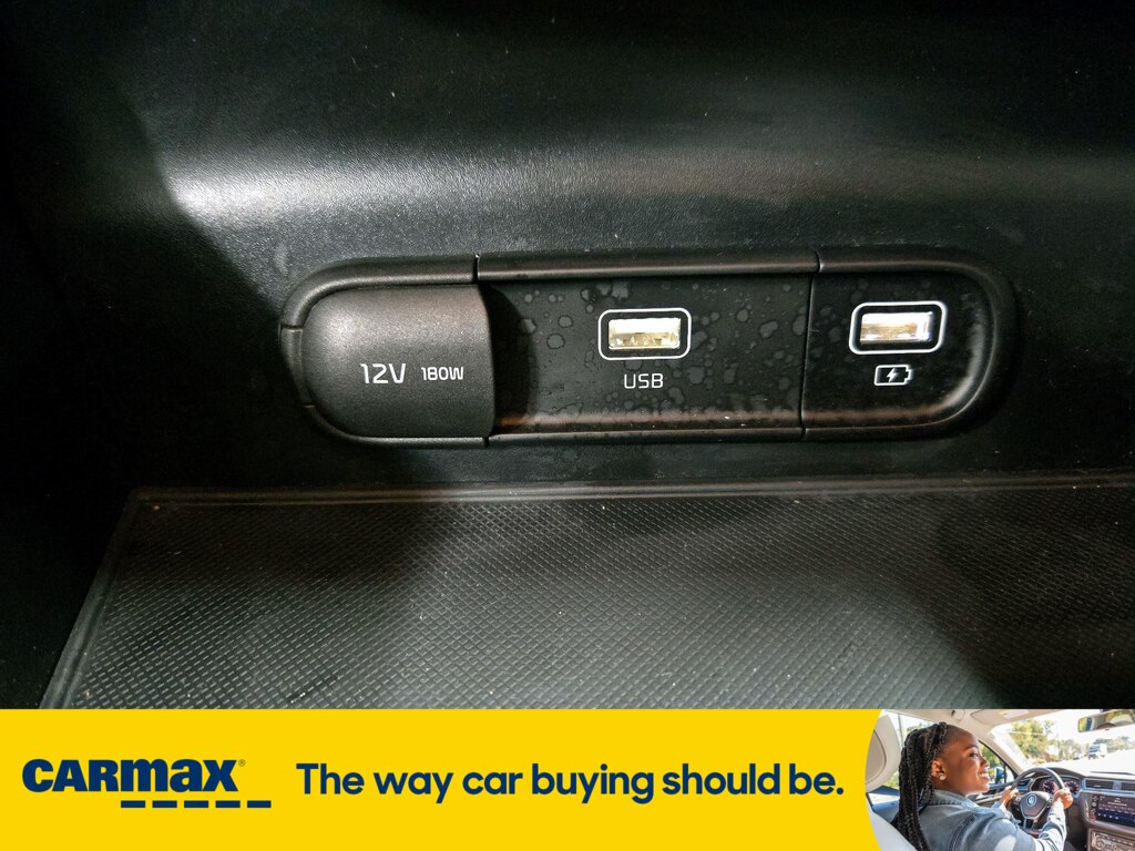 Vehicle image 24 of 27