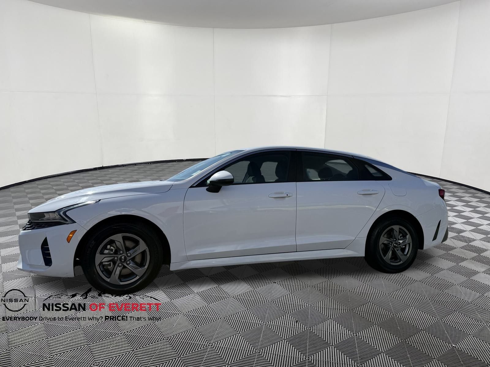 Vehicle image 4 of 22