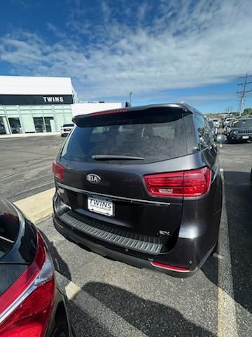 2021 Kia Sedona EX Image 2 of 7