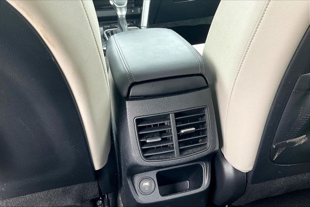Vehicle image 24 of 33