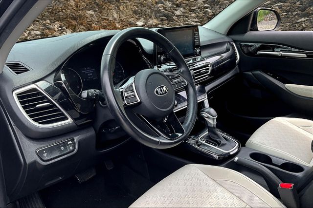 Vehicle image 14 of 33