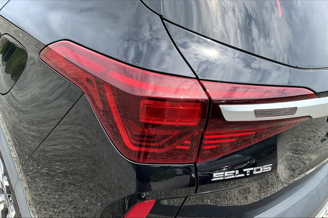 Vehicle image 29 of 33