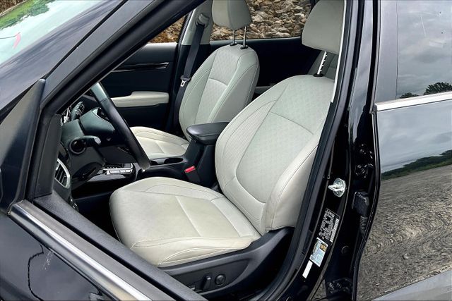 Vehicle image 8 of 33