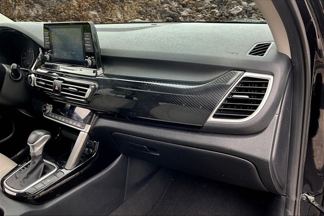 Vehicle image 27 of 33