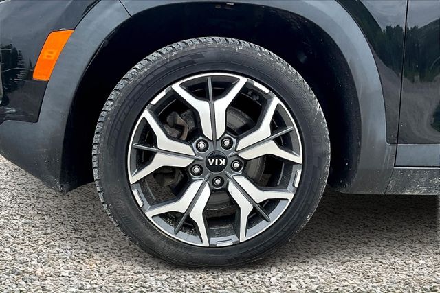 Vehicle image 7 of 33