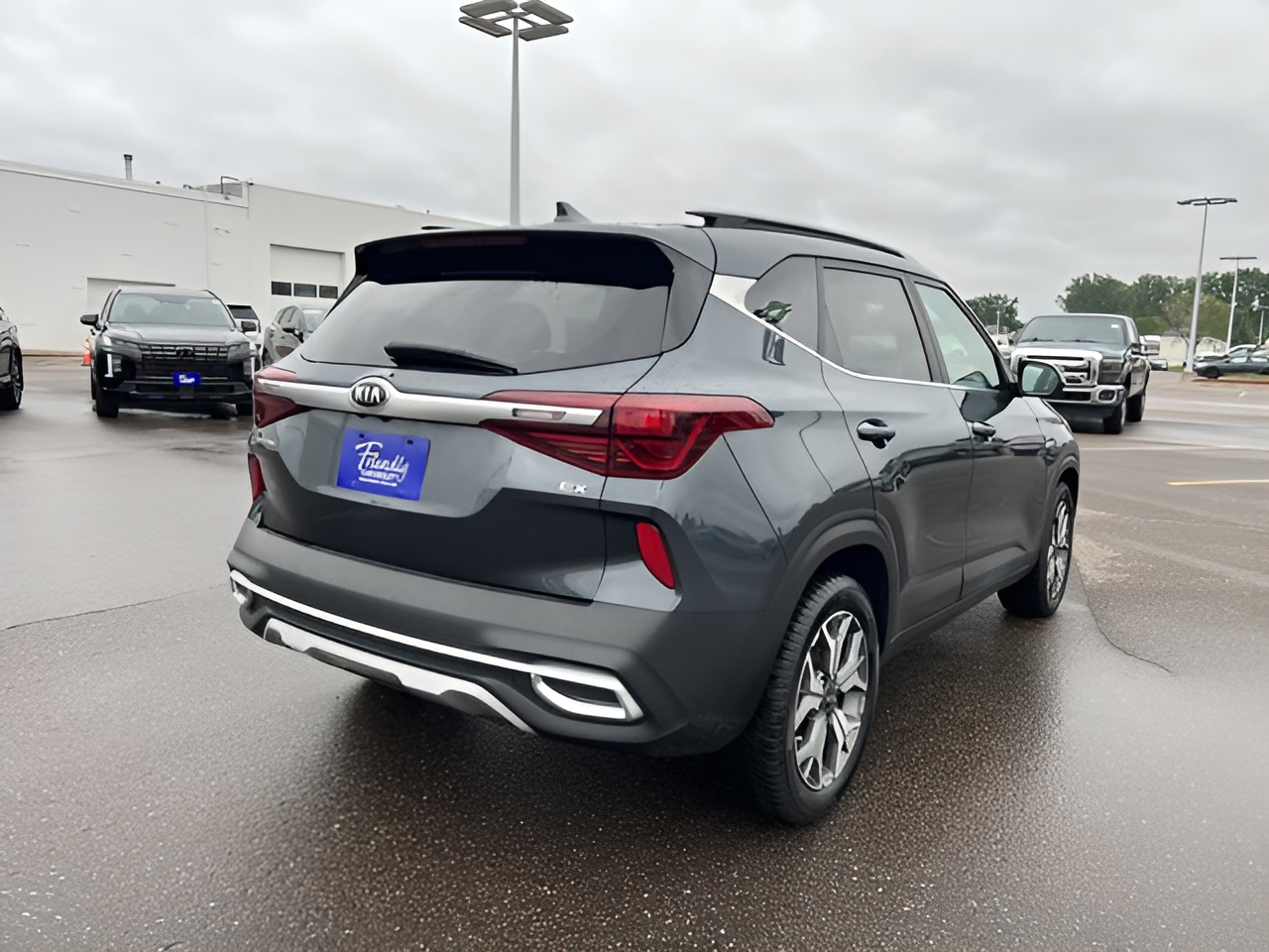 Vehicle image 33 of 36