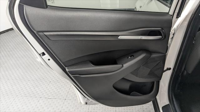 Vehicle image 23 of 35