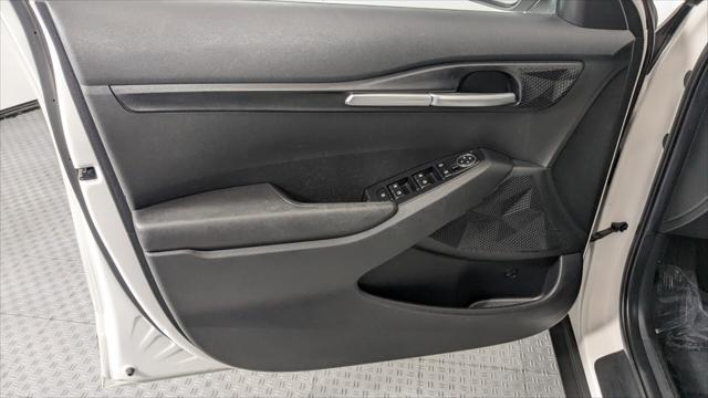 Vehicle image 25 of 35