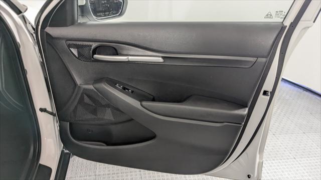 Vehicle image 28 of 35
