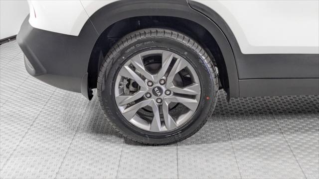 Vehicle image 32 of 35