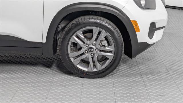 Vehicle image 33 of 35