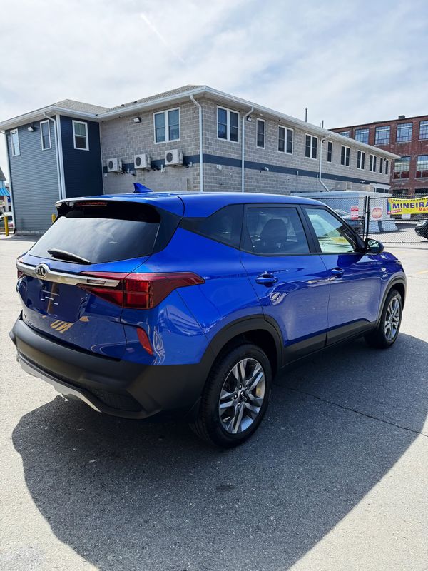 Vehicle image 4 of 15
