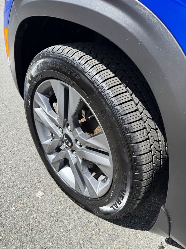 Vehicle image 14 of 15